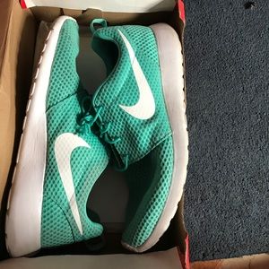 Nike Roshe Run Size 15